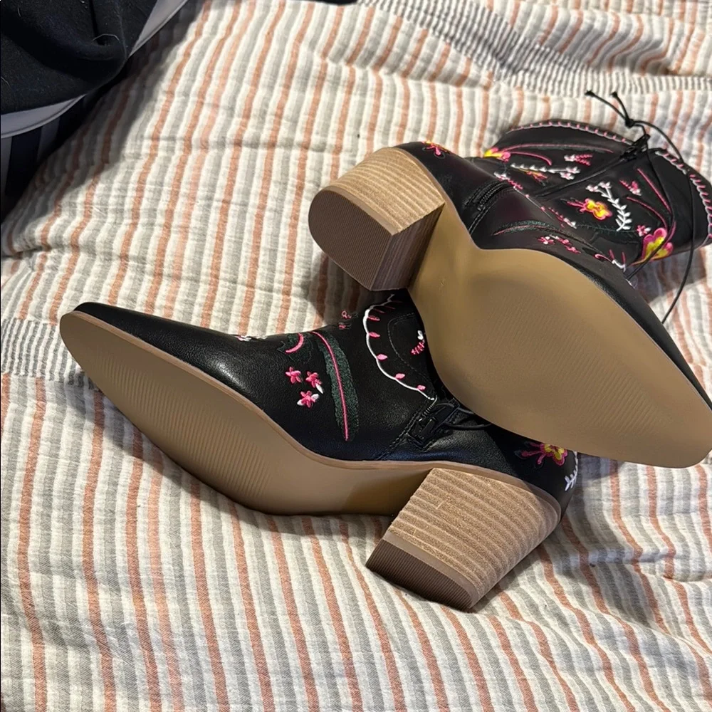 Floral Embroidered Black Ankle Boots - Picture 5 of 5